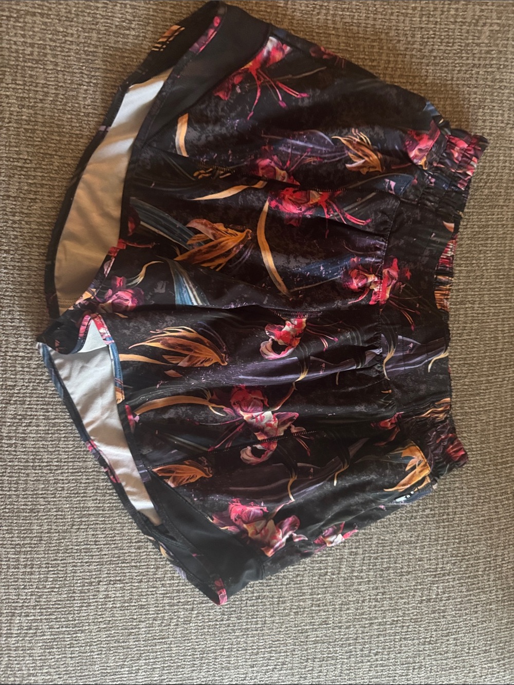 Lululemon Low-rise Hottie Hot Shorts - Size 6